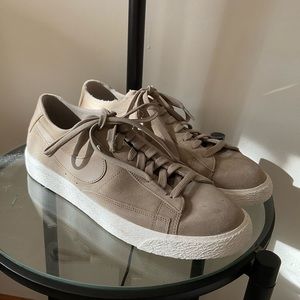 Nike sneakers NWOT
